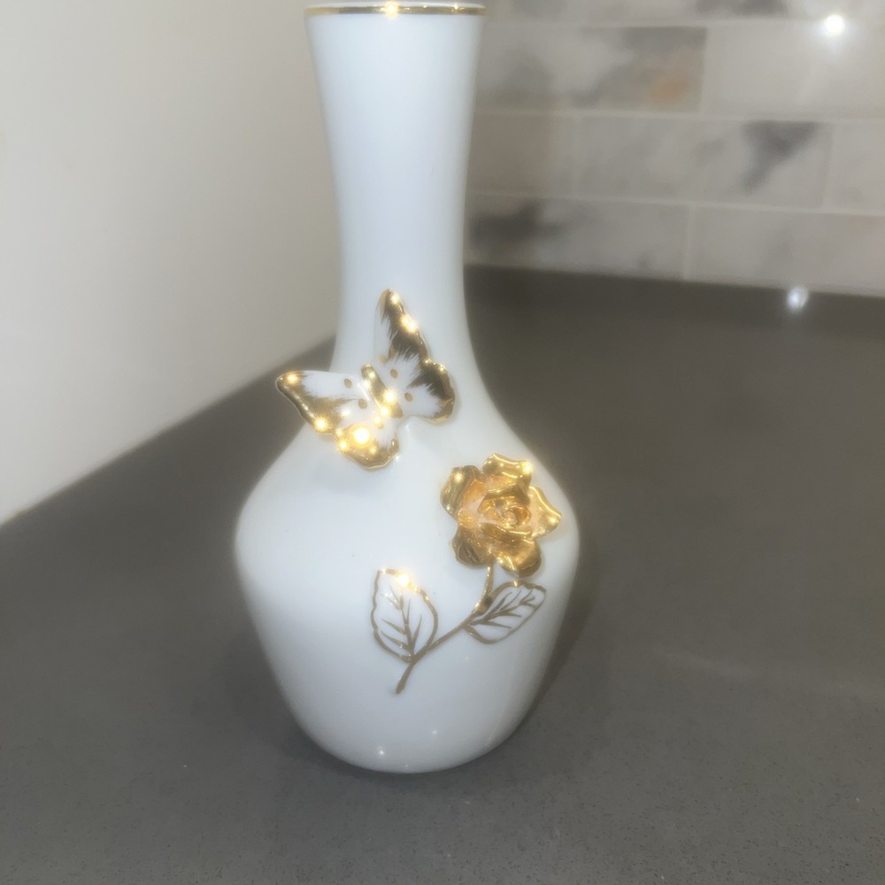 White Porcelain & Gold Vase by I. W. Rice "Irice" & Co. Inc Made in Japan 5-7/8"